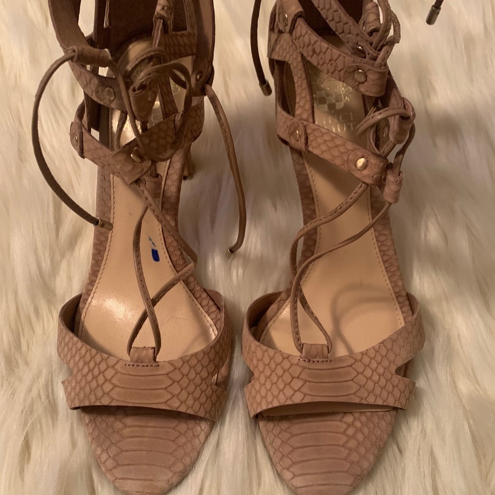 Vince Camuto tie up HEELS.